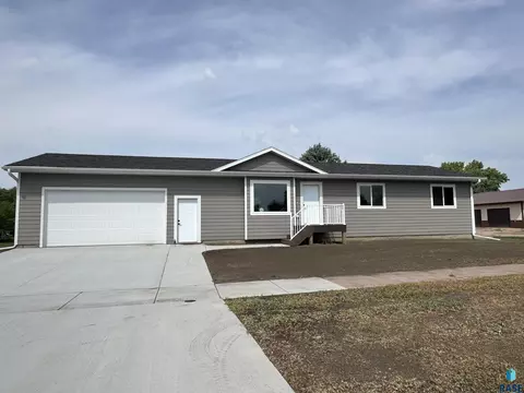 111 N Minnie St, Howard, SD 57349