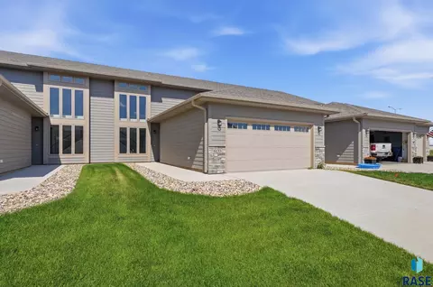 6133 S Bison Pl, Sioux Falls, SD 57108
