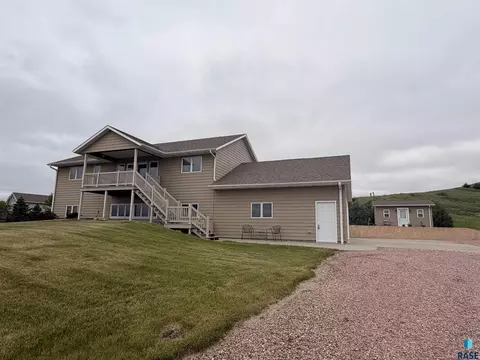 106 Elm St, Oacoma, SD 57365
