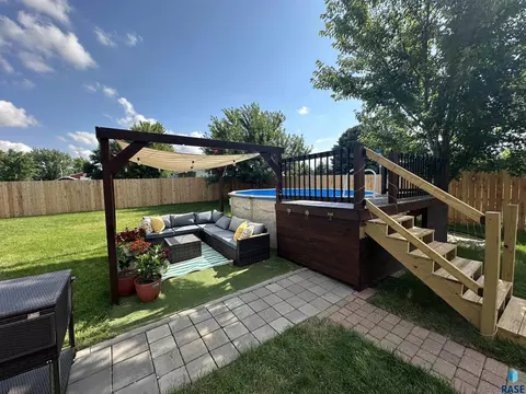 Exterior - 905 E Ryan Dr, Tea, SD 57064 photo 2 of 5