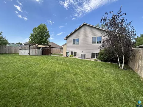 Exterior - 905 E Ryan Dr, Tea, SD 57064 photo 2 of 4