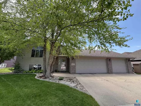 905 E Ryan Dr, Tea, SD 57064