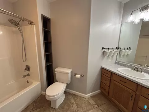 Bath - 905 E Ryan Dr, Tea, SD 57064 photo 3 of 4
