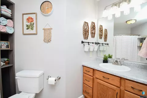 Bath - 905 E Ryan Dr, Tea, SD 57064 photo 1 of 2