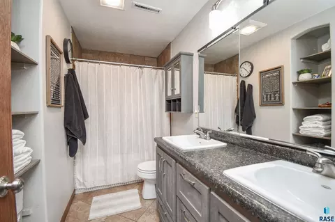Bath - 905 E Ryan Dr, Tea, SD 57064 photo 2 of 2