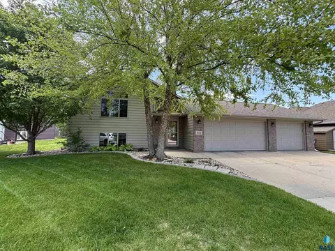 905 E Ryan Dr, Tea, SD 57064