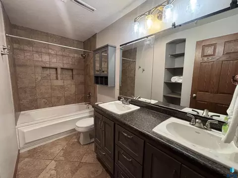 Bath - 905 E Ryan Dr, Tea, SD 57064 photo 4 of 4
