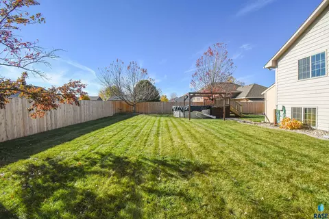 Exterior - 905 E Ryan Dr, Tea, SD 57064 photo 4 of 5