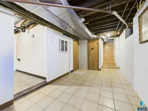 Entry Way - 1017 E 8th St, Sioux Falls, SD 57103 photo 2 of 2