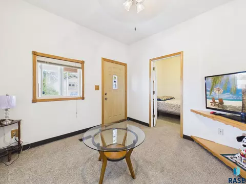 Entry Way - 1017 E 8th St, Sioux Falls, SD 57103 photo 1 of 2