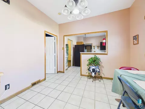 Dining - 1017 E 8th St, Sioux Falls, SD 57103 photo 2 of 2