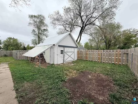 Exterior - 208 W Turk St, Oldham, SD 57051 photo 3 of 11