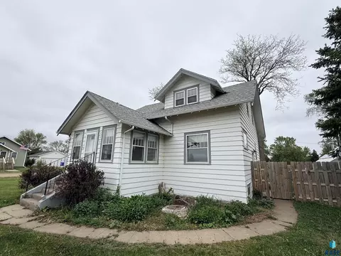 Exterior - 208 W Turk St, Oldham, SD 57051 photo 8 of 11