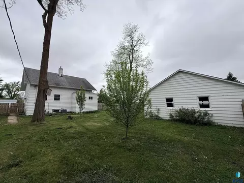 Exterior - 208 W Turk St, Oldham, SD 57051 photo 7 of 11