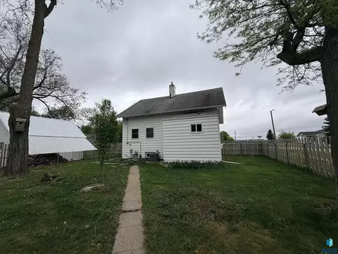 Exterior - 208 W Turk St, Oldham, SD 57051 photo 6 of 11