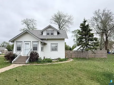 Exterior - 208 W Turk St, Oldham, SD 57051 photo 10 of 11