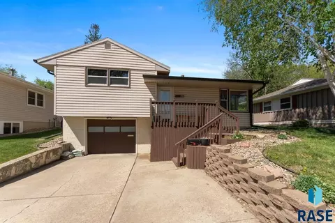 2113 S Wayland Ave, Sioux Falls, SD 57105