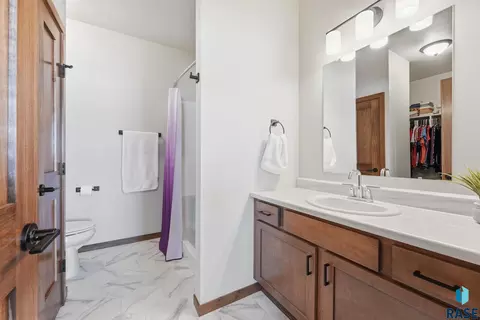 Bath - 8167 E Tencate Pl, Sioux Falls, SD 57110 photo 1 of 2