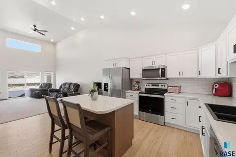 Kitchen - 8167 E Tencate Pl, Sioux Falls, SD 57110 photo 2 of 4