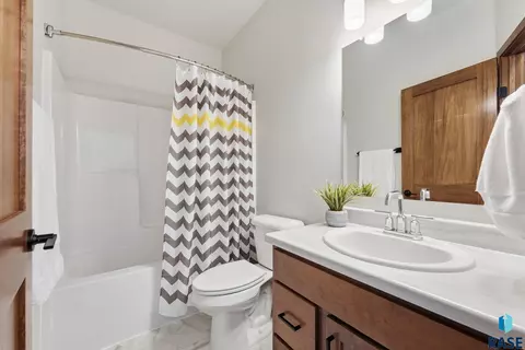 Bath - 8167 E Tencate Pl, Sioux Falls, SD 57110 photo 2 of 2