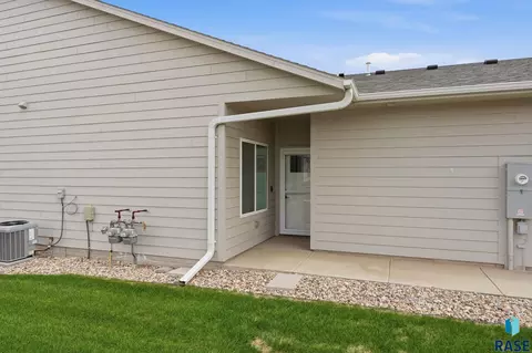 Exterior - 8167 E Tencate Pl, Sioux Falls, SD 57110 photo 4 of 4