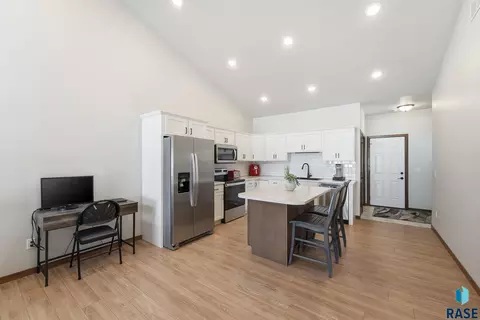 Kitchen - 8167 E Tencate Pl, Sioux Falls, SD 57110 photo 4 of 4