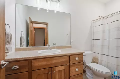 Bath - 2401 N Main Ave, Tea, SD 57064 photo 2 of 2