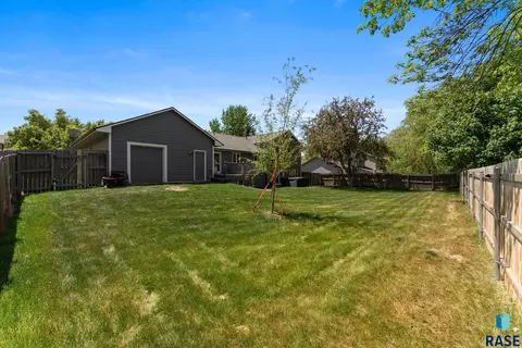Exterior - 900 E 64th St, Sioux Falls, SD 57108 photo 5 of 6