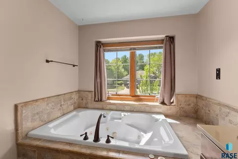Bath - 900 E 64th St, Sioux Falls, SD 57108 photo 2 of 3