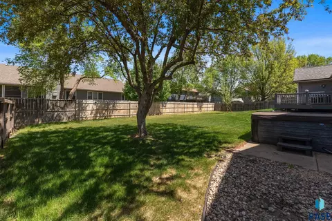 Exterior - 900 E 64th St, Sioux Falls, SD 57108 photo 3 of 6