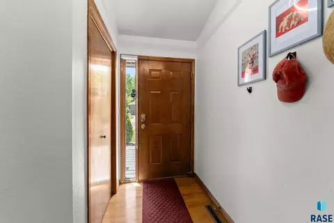 Entry Way - 900 E 64th St, Sioux Falls, SD 57108 photo 1 of 2