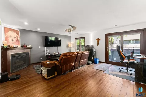 Living - 900 E 64th St, Sioux Falls, SD 57108 photo 2 of 2