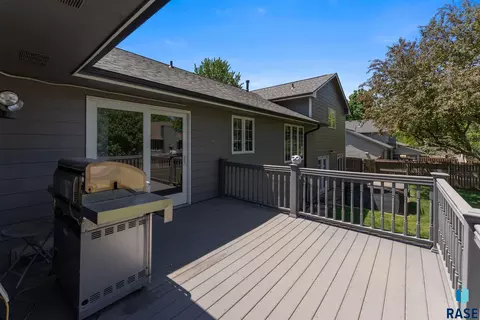 Exterior - 900 E 64th St, Sioux Falls, SD 57108 photo 6 of 6