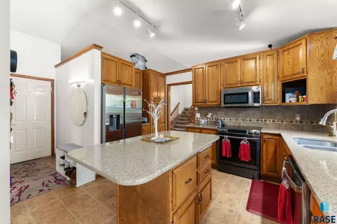 Kitchen - 900 E 64th St, Sioux Falls, SD 57108 photo 3 of 3