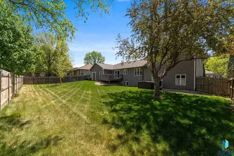 Exterior - 900 E 64th St, Sioux Falls, SD 57108 photo 4 of 6