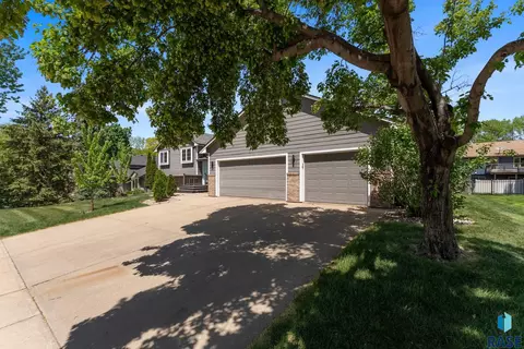 Exterior - 900 E 64th St, Sioux Falls, SD 57108 photo 2 of 6