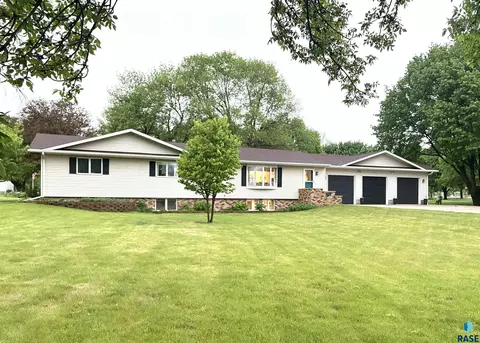 1305 N Kniss Ave, Luverne, MN 56156