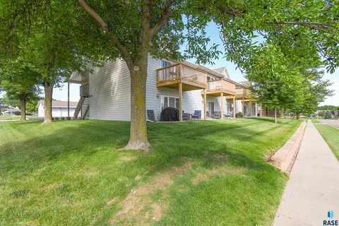 4620 E 3rd St #9, Sioux Falls, SD 57110
