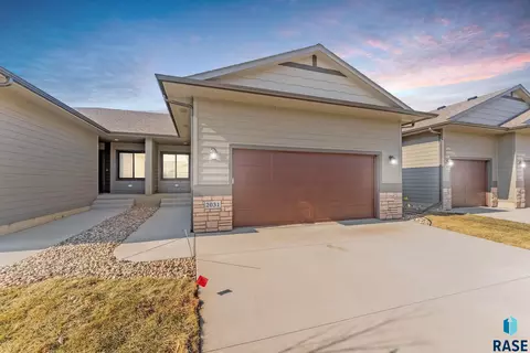 2031 S Sonoma Pl, Sioux Falls, SD 57106