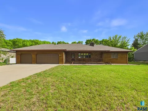 1212 E Fleetwood Cir, Brandon, SD 57005