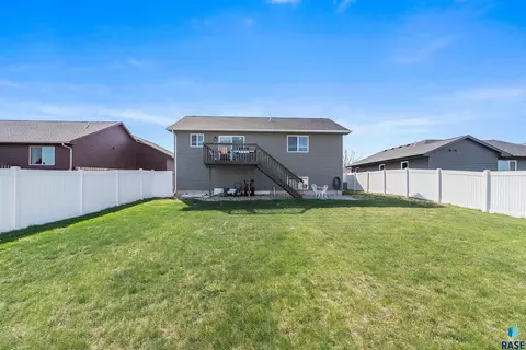 Exterior - 350 N Everest Ave, Tea, SD 57064 photo 6 of 7