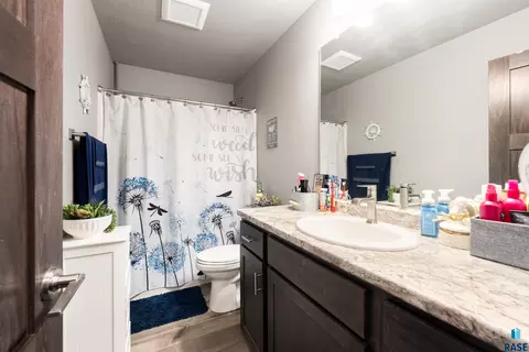 Bath - 350 N Everest Ave, Tea, SD 57064 photo 1 of 2
