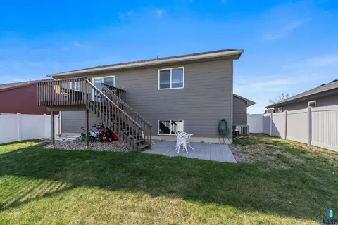 Exterior - 350 N Everest Ave, Tea, SD 57064 photo 5 of 7
