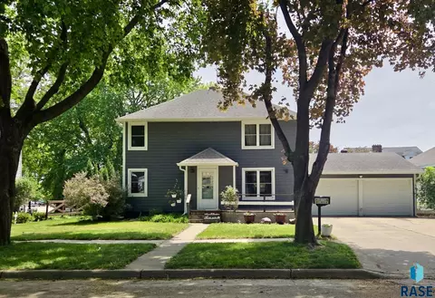 317 W Lincoln St, Luverne, MN 56156