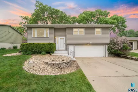 805 S Rohl Dr, Sioux Falls, SD 57103