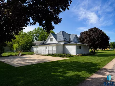 311 2nd St, Wakonda, SD 57073