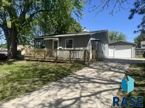 3100 E 17th St, Sioux Falls, SD 57103