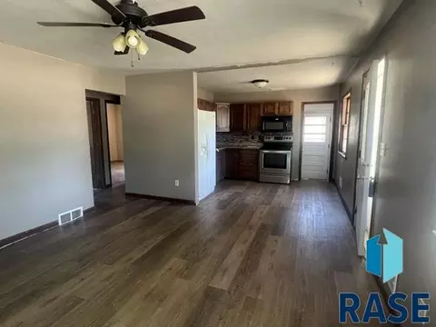 Living - 3100 E 17th St, Sioux Falls, SD 57103 photo 3 of 3