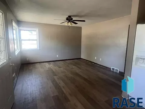 Living - 3100 E 17th St, Sioux Falls, SD 57103 photo 2 of 3
