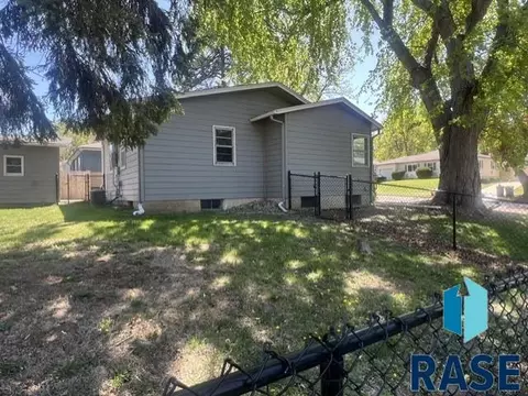 Exterior - 3100 E 17th St, Sioux Falls, SD 57103 photo 2 of 2